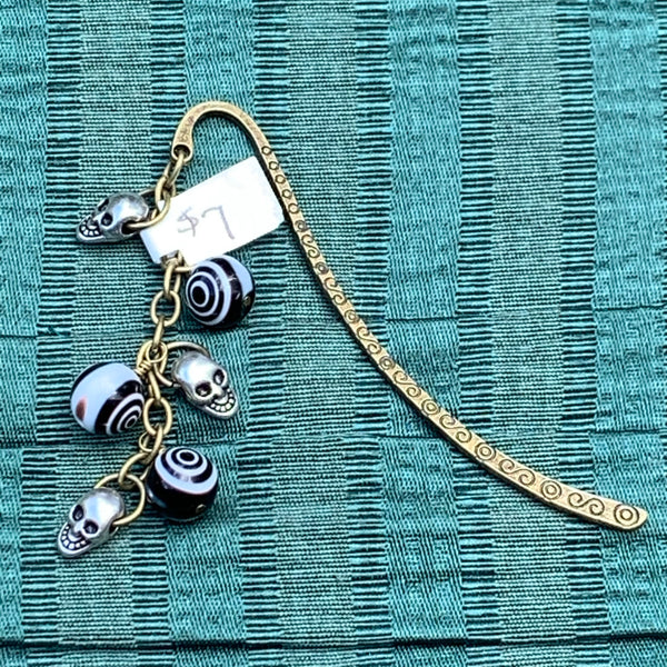 Hypnotic/Skulls bookmark