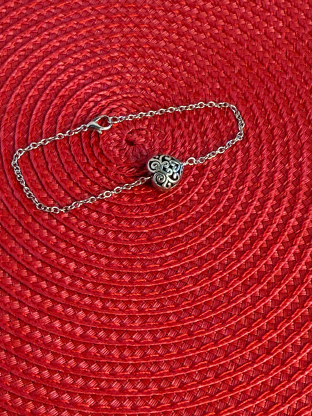 Silver Whisper Heart Bracelet - Minimalist Silver-Plated Filigree Jewelry
